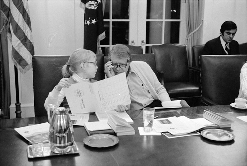 Jimmy Carter amerikai elnök és lánya, Amy egy gyorsolvasási tanfolyamon a Fehér Házban; forrás: wikipedia