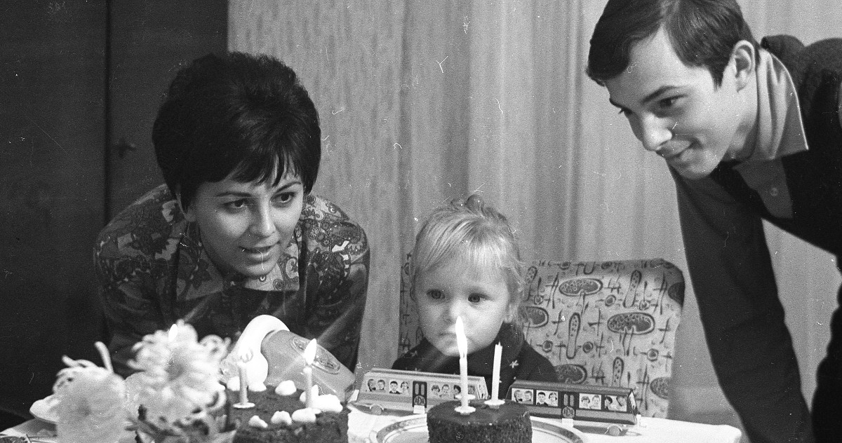 Családtörténetek megírása - Születésnapi kép 1970