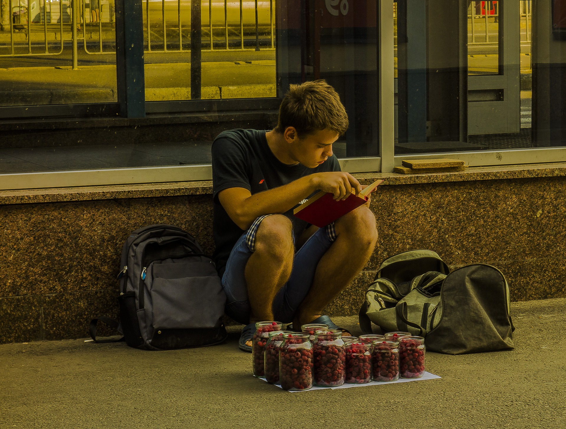 Könyvem az olvasó kezében – Jenei András írása