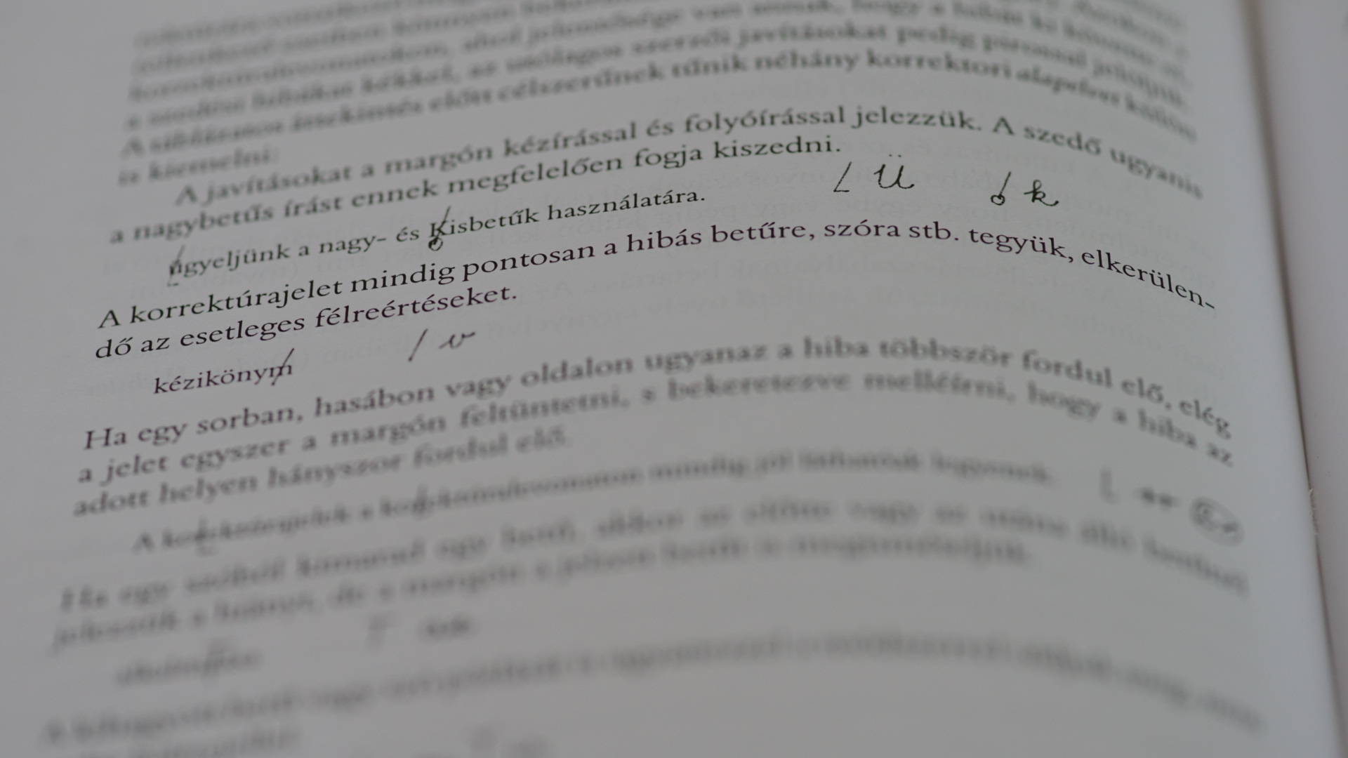 Korrektúra és olvasószerkesztés - Könyv Guru tanácsadó cikke